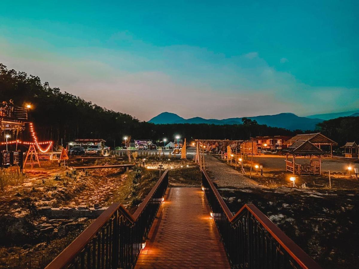 Ban Na No ไร่นาบัวหลวง คาเฟ่ & ฟาร์มสเตย์ Raina Bualuang Cafe & Farm Stay מראה חיצוני תמונה