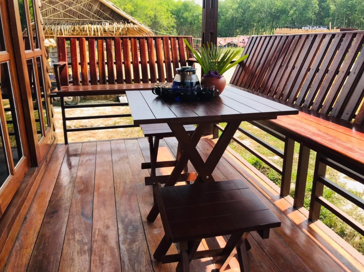 Ban Na No ไร่นาบัวหลวง คาเฟ่ & ฟาร์มสเตย์ Raina Bualuang Cafe & Farm Stay מראה חיצוני תמונה