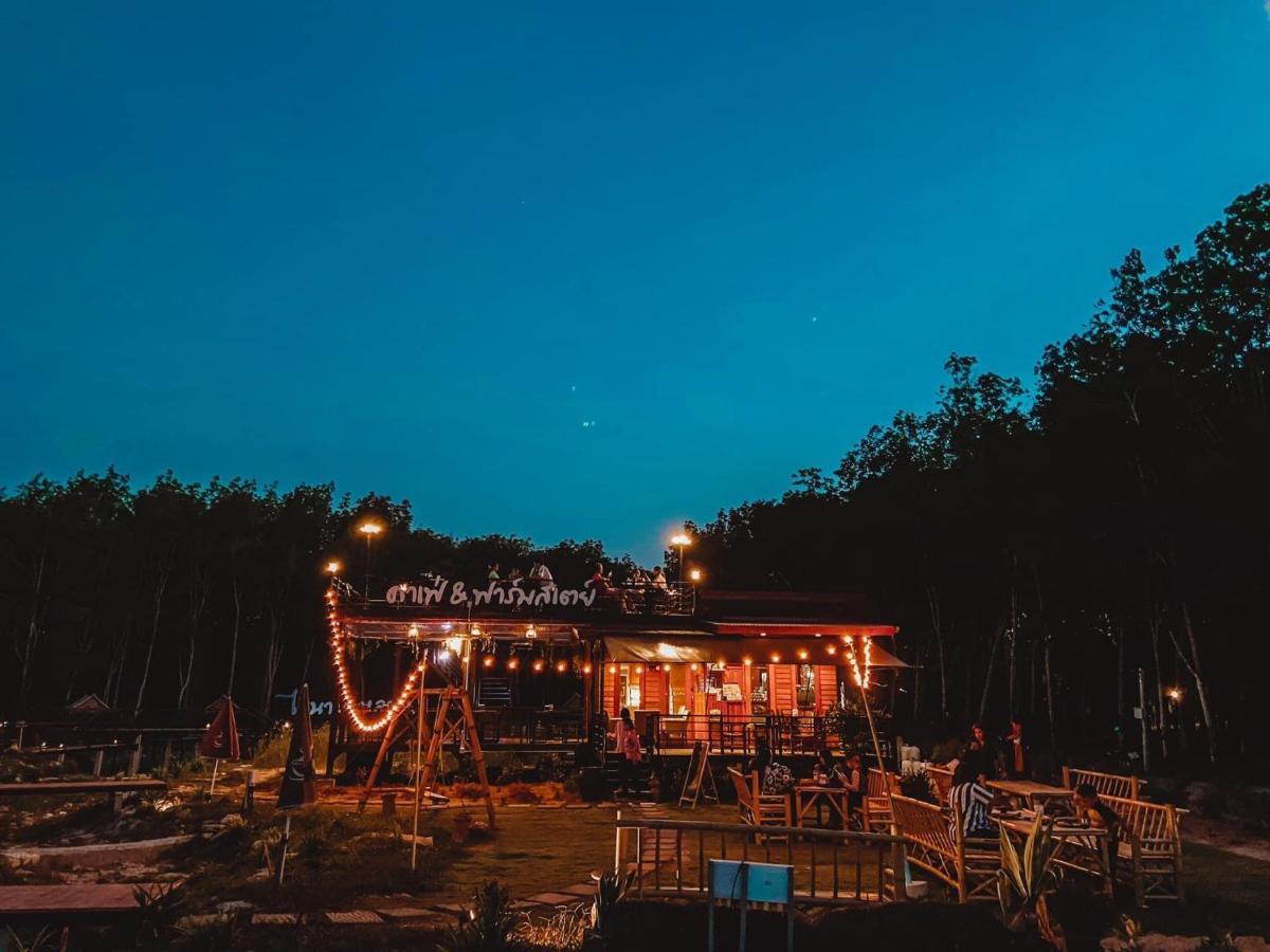 Ban Na No ไร่นาบัวหลวง คาเฟ่ & ฟาร์มสเตย์ Raina Bualuang Cafe & Farm Stay מראה חיצוני תמונה