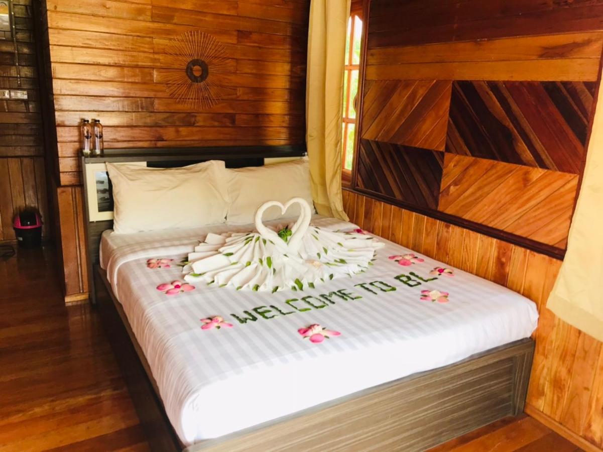 Ban Na No ไร่นาบัวหลวง คาเฟ่ & ฟาร์มสเตย์ Raina Bualuang Cafe & Farm Stay מראה חיצוני תמונה
