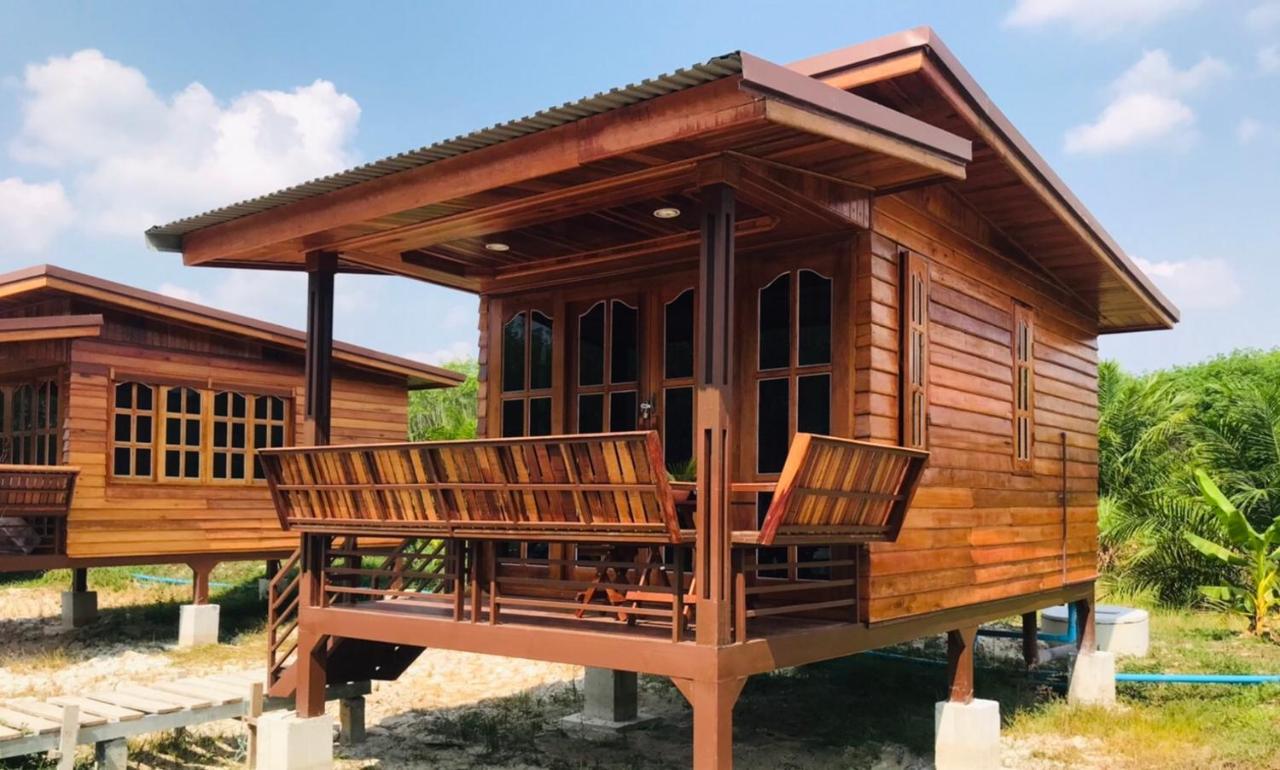 Ban Na No ไร่นาบัวหลวง คาเฟ่ & ฟาร์มสเตย์ Raina Bualuang Cafe & Farm Stay מראה חיצוני תמונה