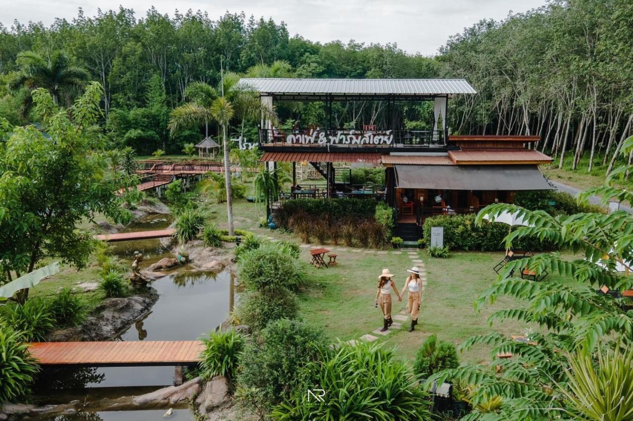 Ban Na No ไร่นาบัวหลวง คาเฟ่ & ฟาร์มสเตย์ Raina Bualuang Cafe & Farm Stay מראה חיצוני תמונה