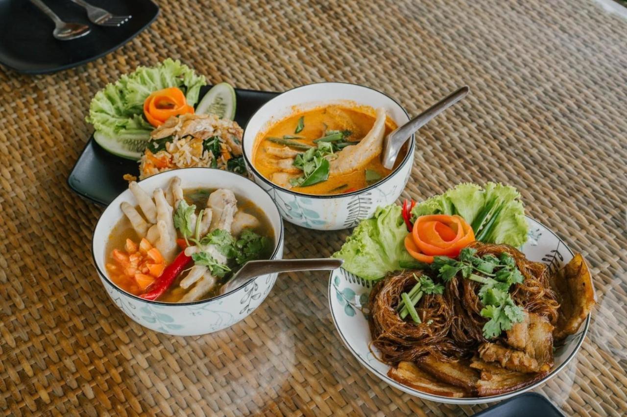 Ban Na No ไร่นาบัวหลวง คาเฟ่ & ฟาร์มสเตย์ Raina Bualuang Cafe & Farm Stay מראה חיצוני תמונה